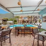 Oscar Villa & Studios